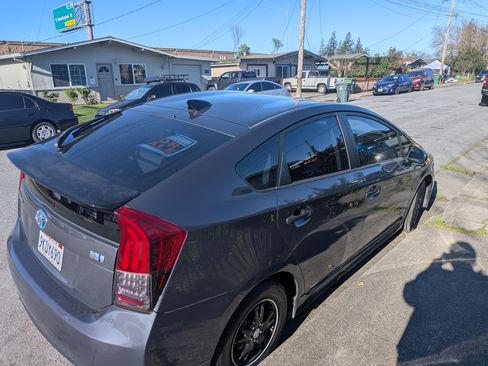 Used 2015 Toyota Prius Two image 5