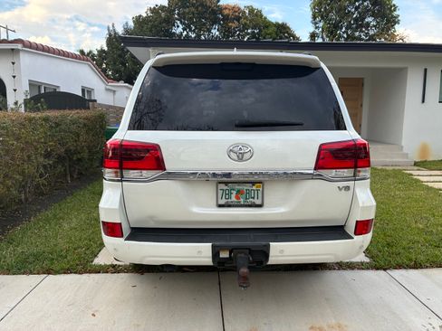 Used 2016 Toyota Land Cruiser image 6