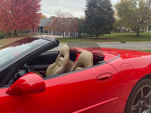 Used 2000 Chevrolet Corvette Convertible w/ Memory Pkg image 9