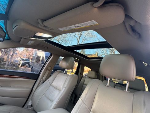 Used 2011 Jeep Grand Cherokee Limited image 8