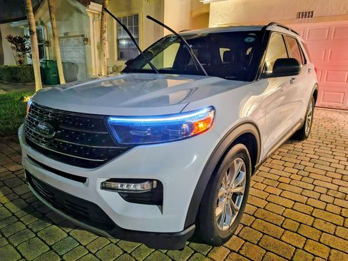 Used 2020 Ford Explorer XLT w/ Equipment Group 202A RWD image 8