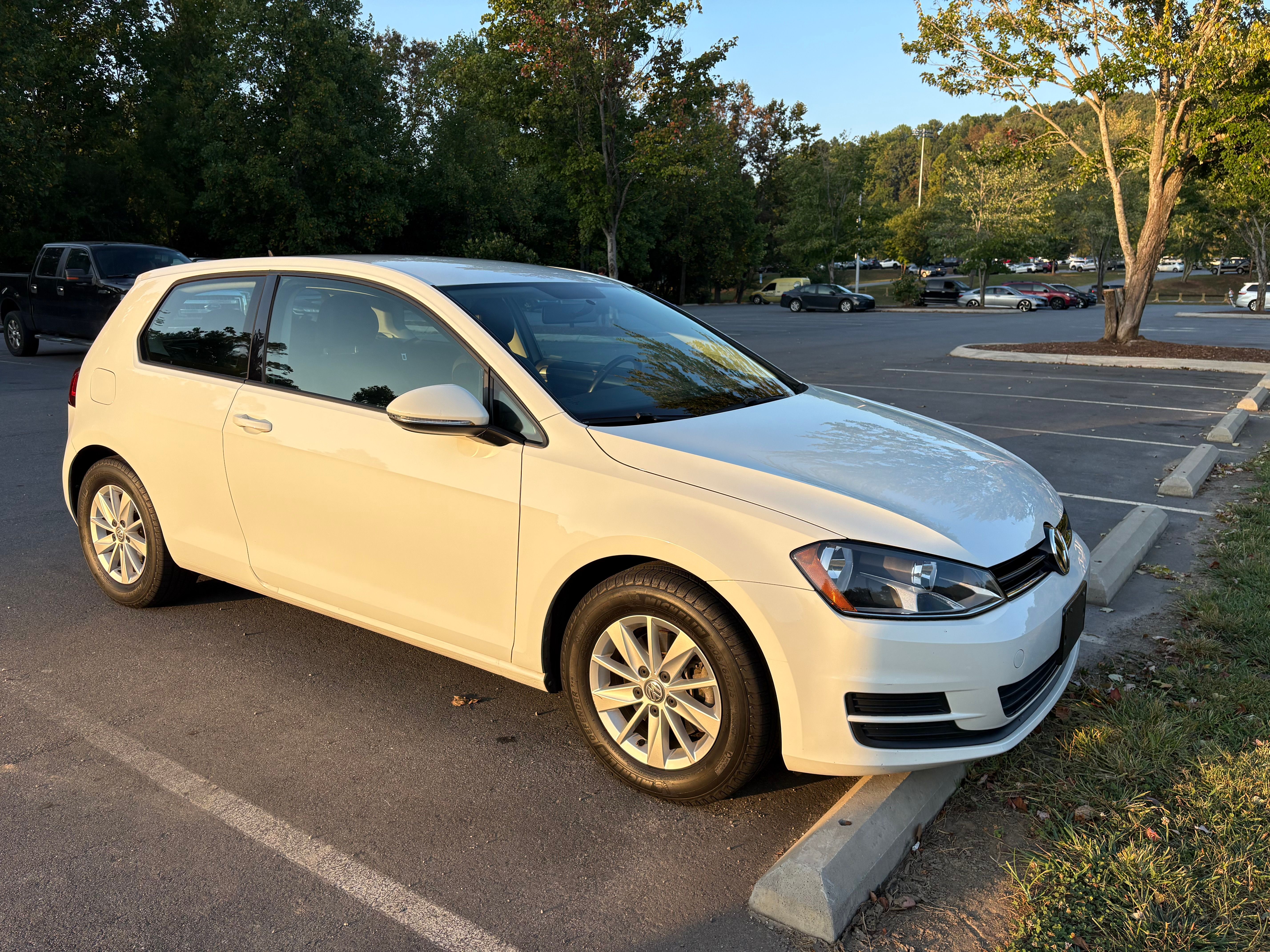Used 2015 Volkswagen Golf S FWD image 13