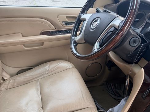 Used 2009 Cadillac Escalade AWD image 8