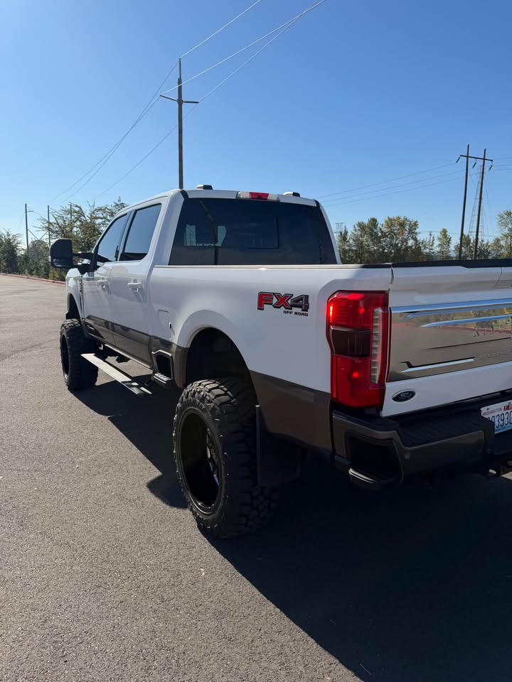 Used 2023 Ford F350 King Ranch AWD/4WD image 9