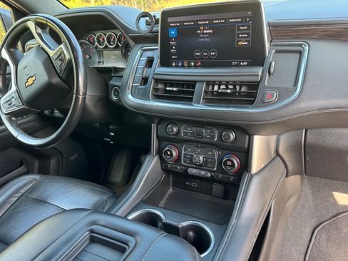 Used 2021 Chevrolet Suburban LT RWD image 12