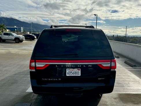Used 2015 Lincoln Navigator L 2WD image 4