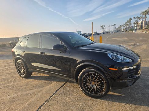 Used 2017 Porsche Cayenne Platinum Edition image 9