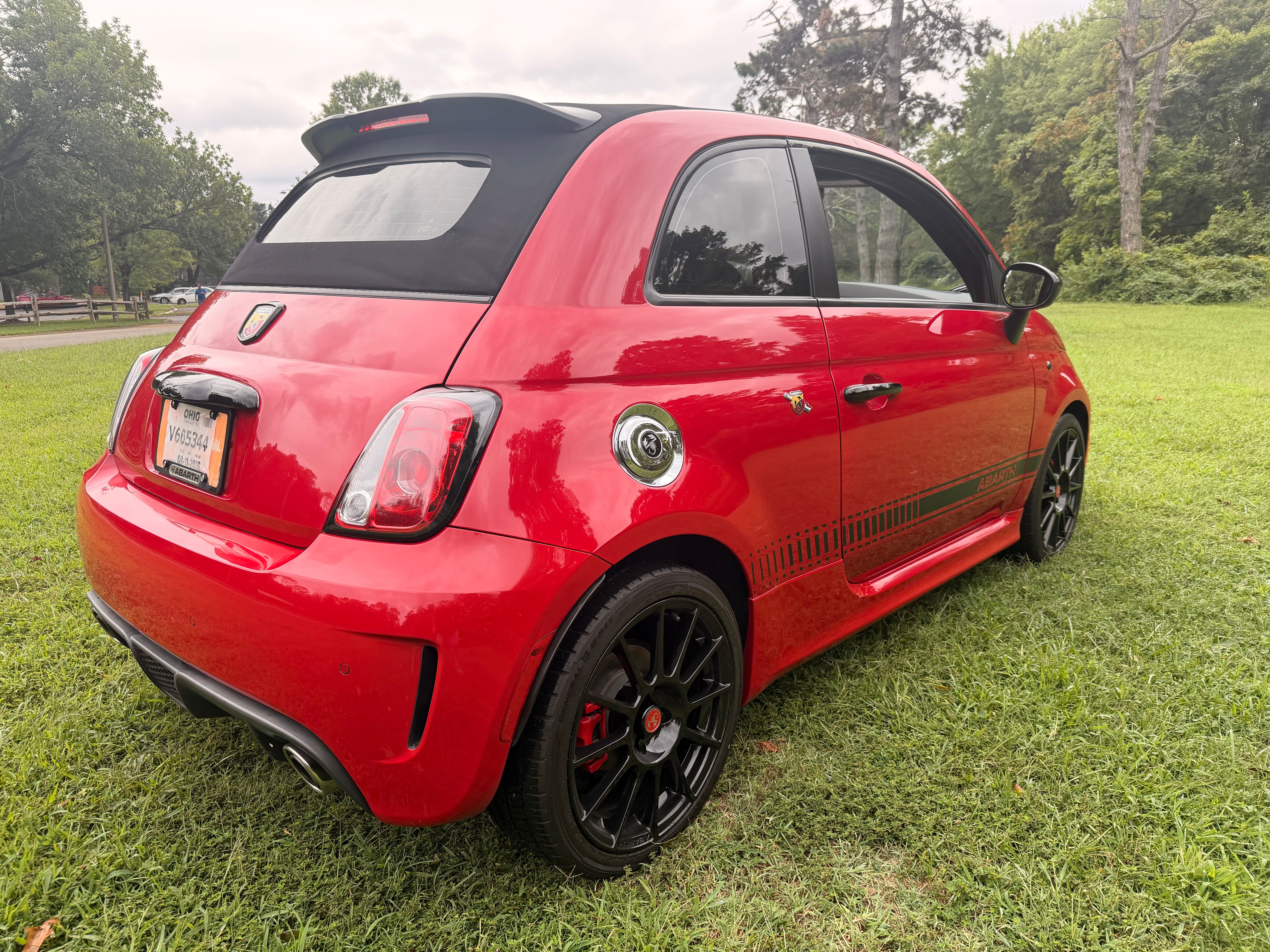 Used 2013 FIAT 500 Abarth w/ Beats Audio Pkg FWD image 6