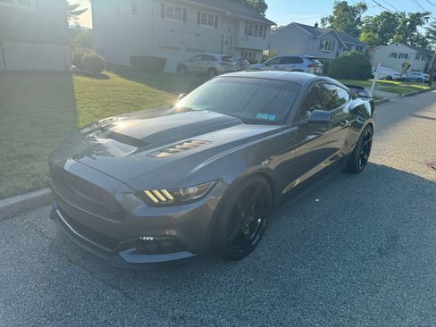 Used 2017 Ford Mustang GT Premium w/ GT Performance Package RWD image 24
