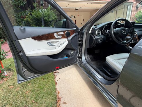 Used 2018 Mercedes-Benz C 300 Sedan image 8