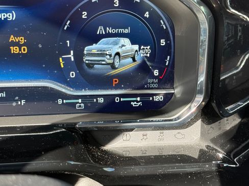 Used 2023 Chevrolet Silverado 1500 RST image 17