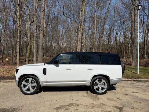 Used 2023 Land Rover Defender 130 First Edition image 2