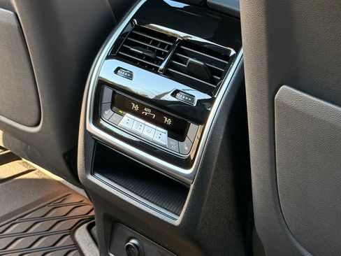 Used 2022 BMW X7 M50i image 17