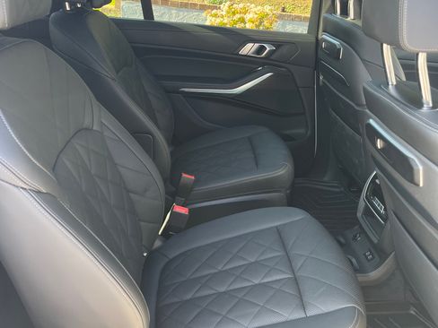 Used 2024 BMW X7 xDrive40i w/ M Sport Package image 11