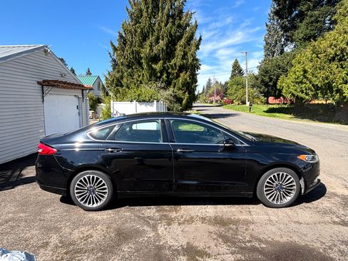 Used 2017 Ford Fusion SE FWD image 4