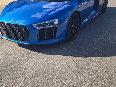 Used 2018 Audi R8 V10 w/ Carbon Exterior Package image 2