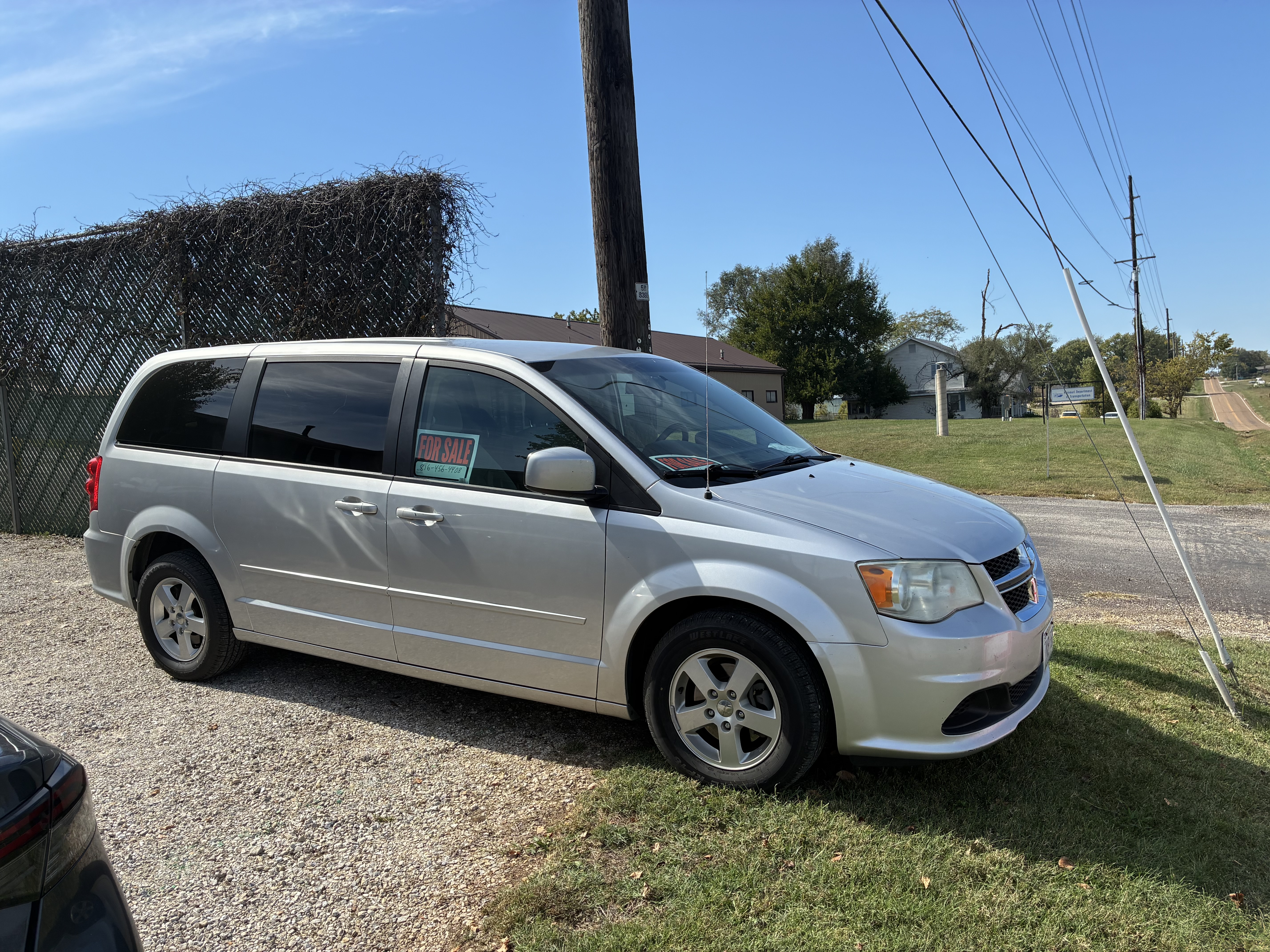 Used 2012 Dodge Grand Caravan SXT FWD image 1