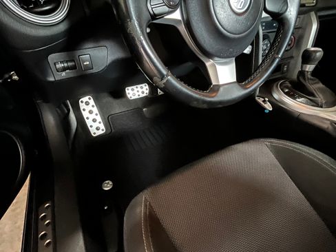 Used 2017 Toyota 86 RWD image 18