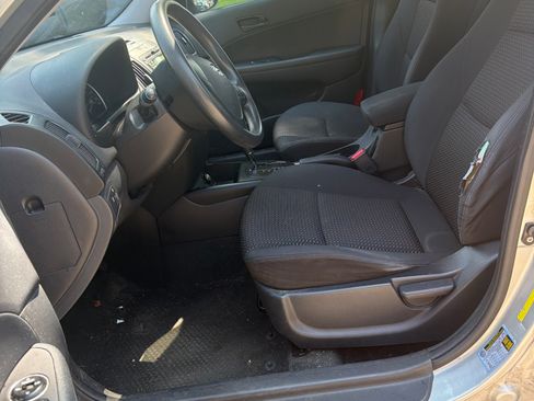 Used 2012 Hyundai Elantra GLS FWD image 8