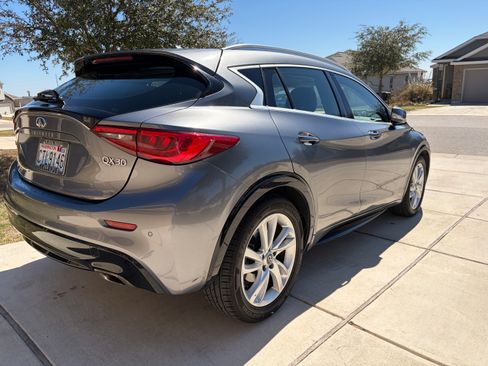 Used 2017 INFINITI QX30 Premium w/ Navigation Package image 10