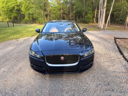 Used 2017 Jaguar XE Premium image 5