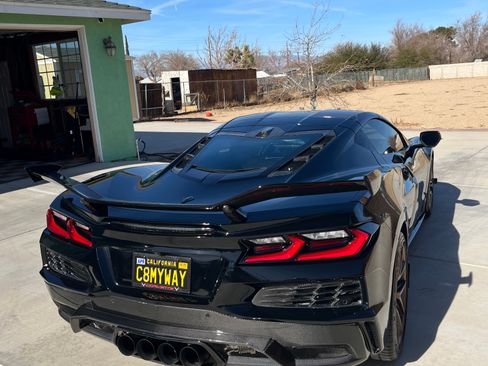 Used 2021 Chevrolet Corvette Stingray Preferred Cpe w/ Z51 Performance Package image 4