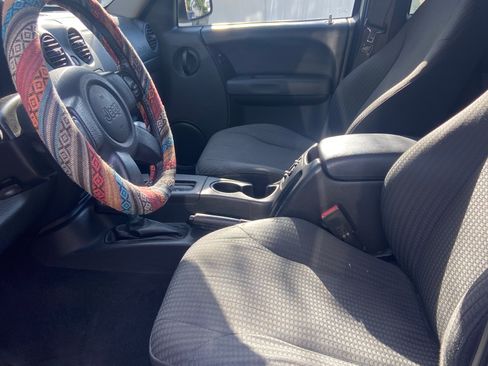 Used 2003 Jeep Liberty Sport image 5