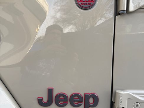 Used 2020 Jeep Gladiator Rubicon image 8