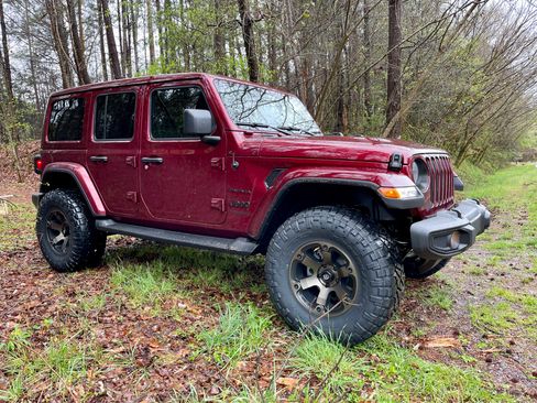 Used 2022 Jeep Wrangler Unlimited Sahara w/ Cold Weather Group image 10