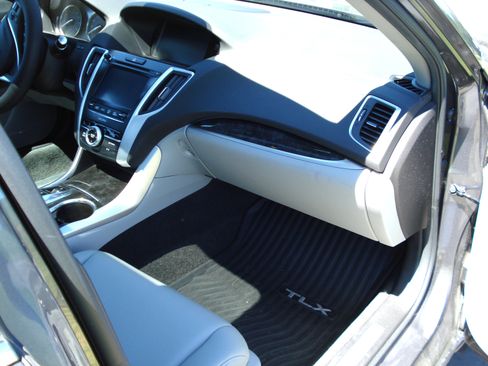 Used 2018 Acura TLX V6 FWD image 13