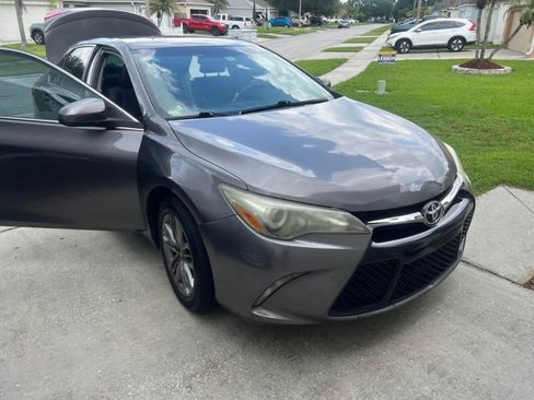 Used 2017 Toyota Camry SE FWD image 2