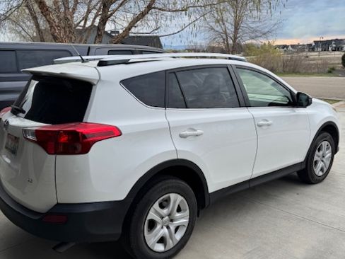 Used 2013 Toyota RAV4 LE image 2