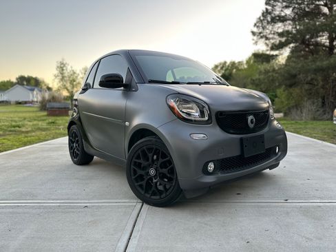 Used 2016 smart fortwo Prime RWD image 2