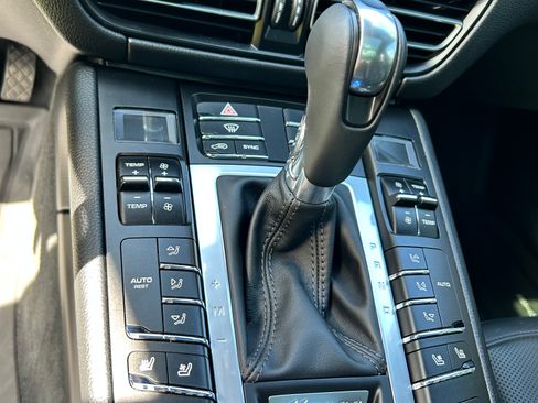 Used 2021 Porsche Macan S image 12