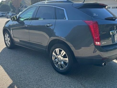 Used 2010 Cadillac SRX Luxury image 2