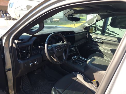 Used 2024 GMC Sierra 1500 AT4X w/ AT4X AEV Edition image 10