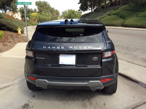 Used 2017 Land Rover Range Rover Evoque SE Premium image 11