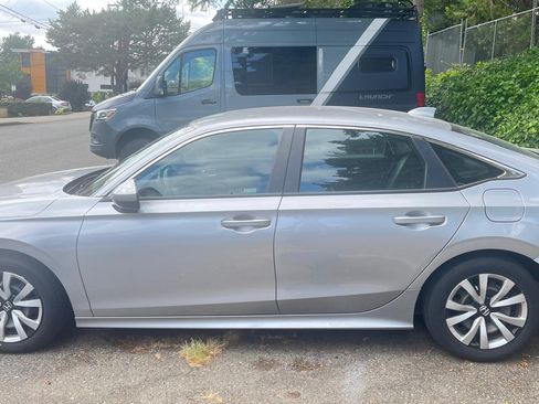 Used 2022 Honda Civic LX image 2