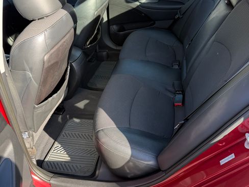 Used 2011 Hyundai Sonata SE w/ Navigation & Sunroof Pkg 4 FWD image 8