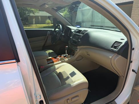 Used 2013 Toyota Highlander Limited FWD image 11