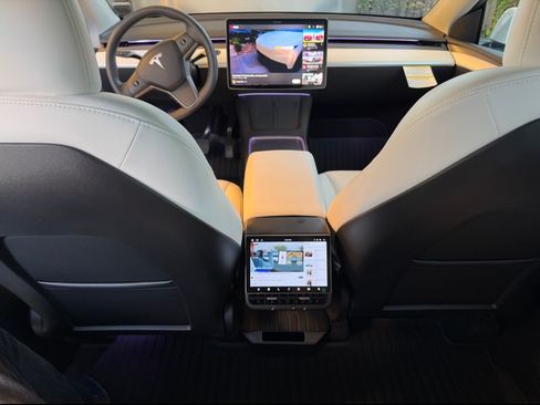 Used 2024 Tesla Model Y Long Range image 16