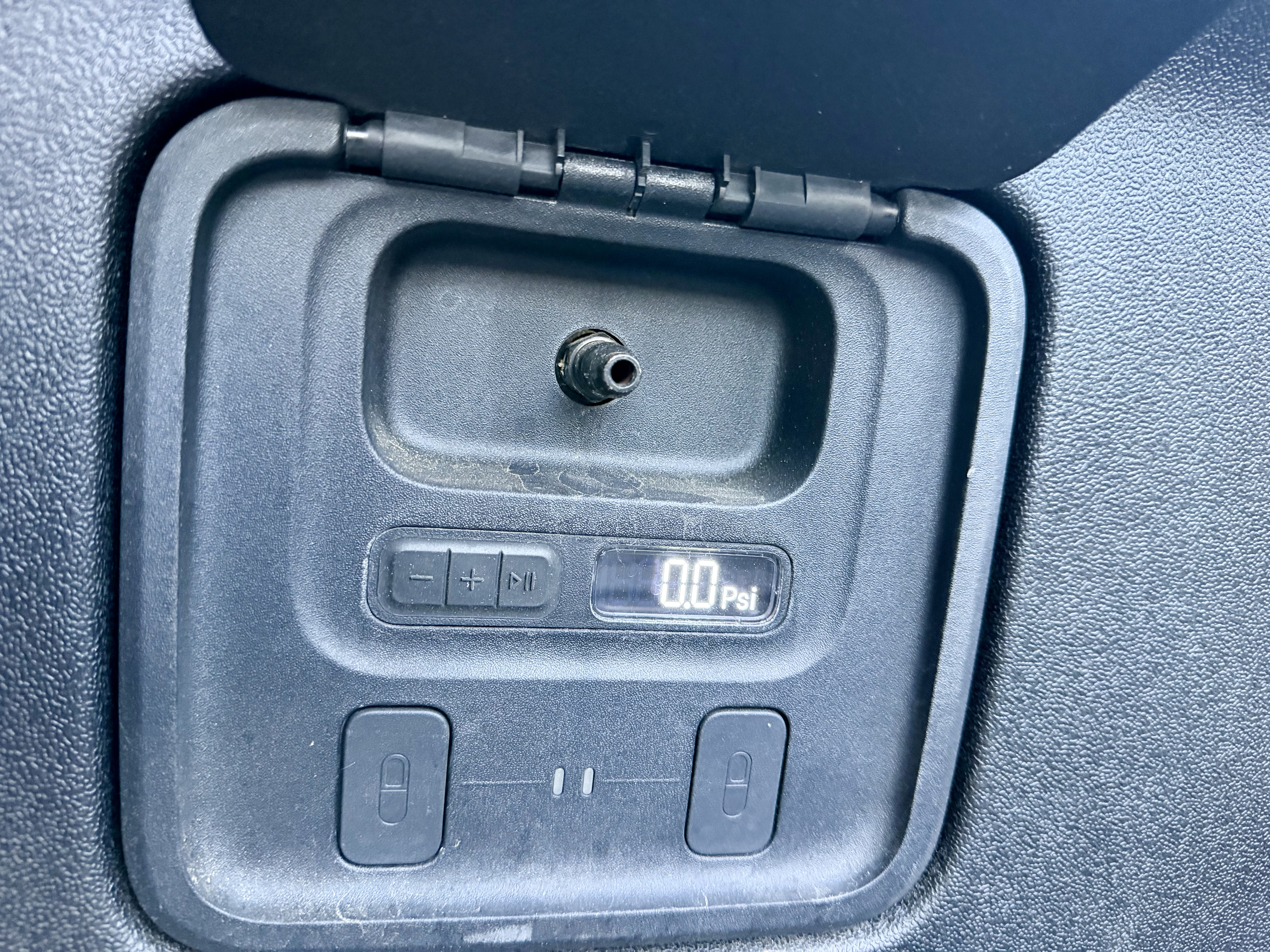 Used 2022 Rivian R1T Adventure AWD/4WD image 15