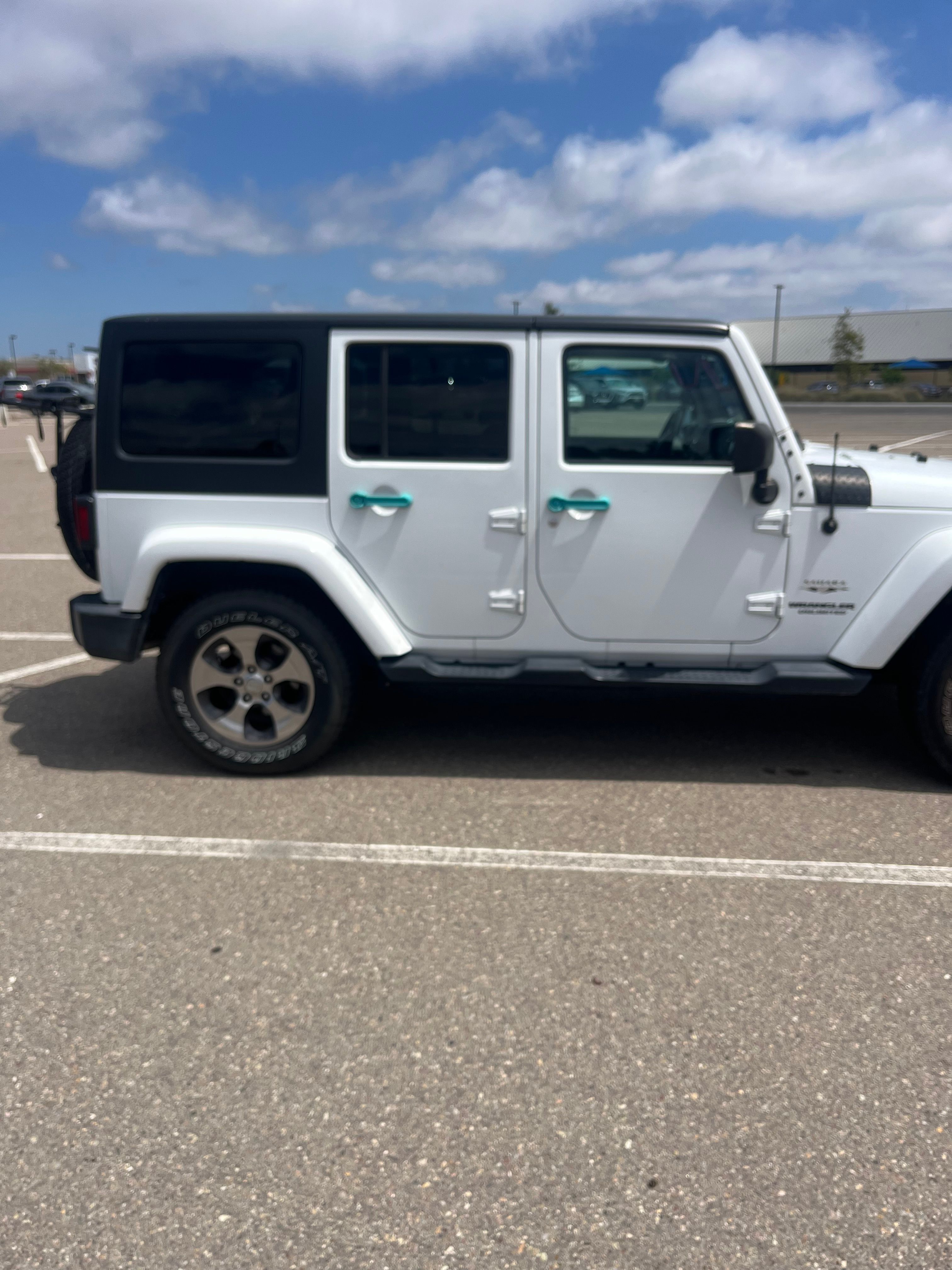 Used 2017 Jeep Wrangler Unlimited Sahara w/ Connectivity Group AWD/4WD image 8