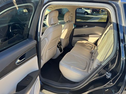 Used 2017 Lincoln MKX Reserve w/ Lincoln MKX Climate Package image 8