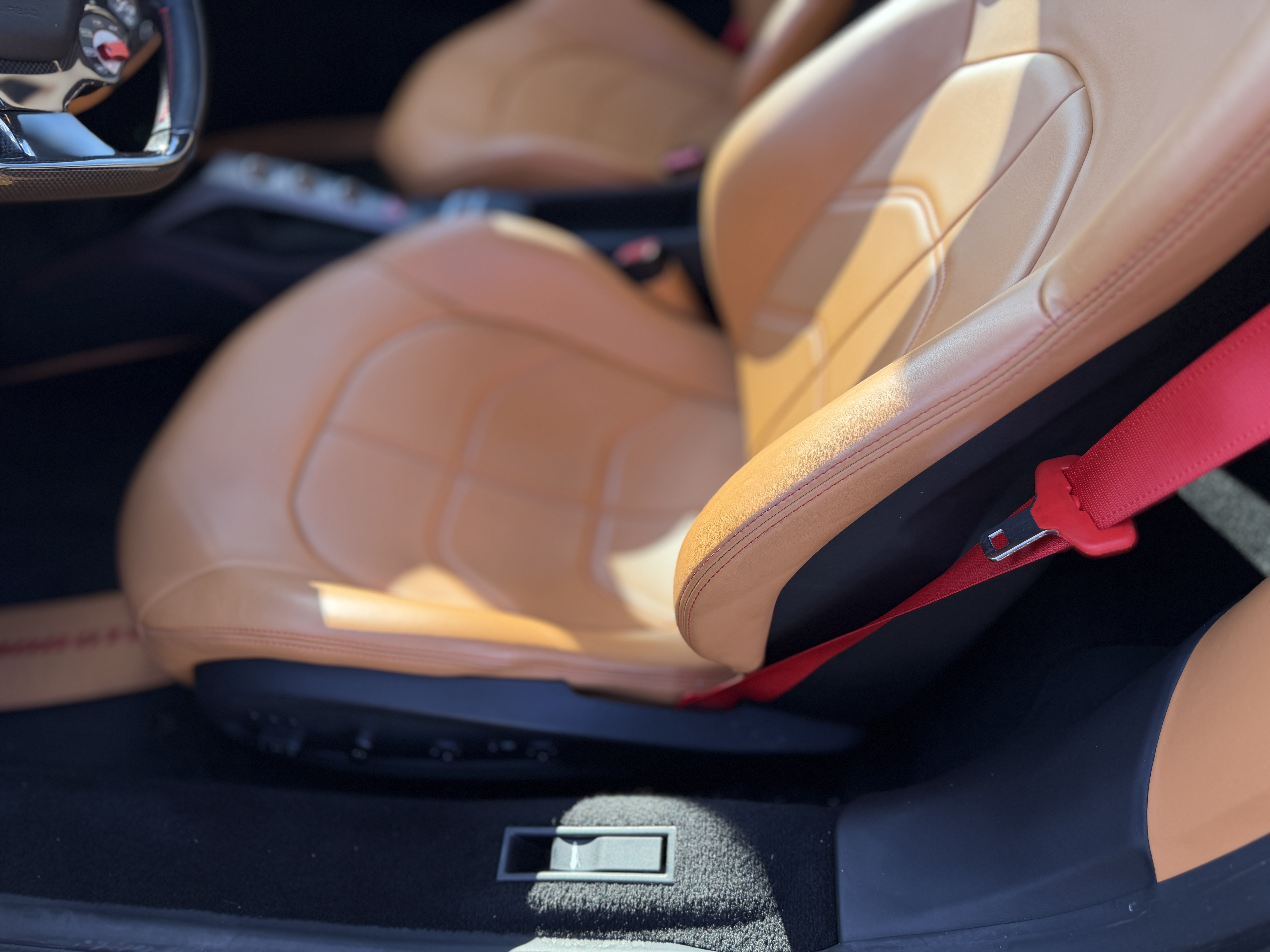 Used 2016 Ferrari 488 GTB RWD image 15