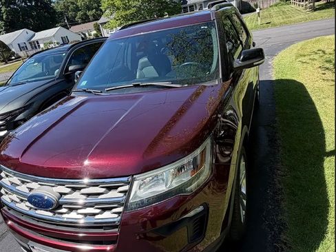 Used 2018 Ford Explorer XLT w/ Equipment Group 202A AWD/4WD image 2