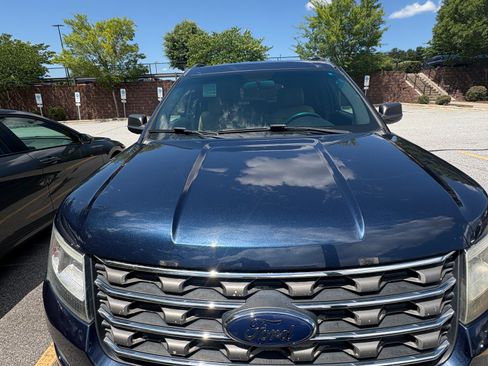 Used 2016 Ford Explorer FWD image 1
