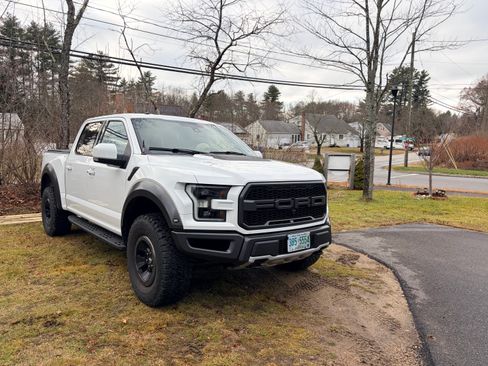 Used 2017 Ford F150 Raptor w/ Equipment Group 802A Luxury image 8