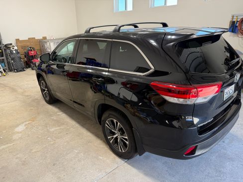 Used 2019 Toyota Highlander LE FWD image 5