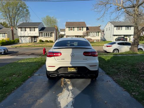 Used 2018 Mercedes-Benz GLC 300 4MATIC Coupe image 5